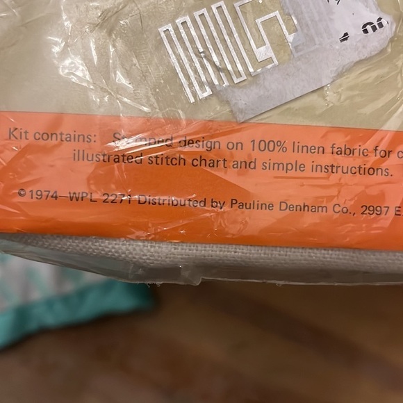 Pauline Denham Vintage Crewel Embroidery Kit Pansy Poppies Pillow 14” Linen - Picture 7 of 8